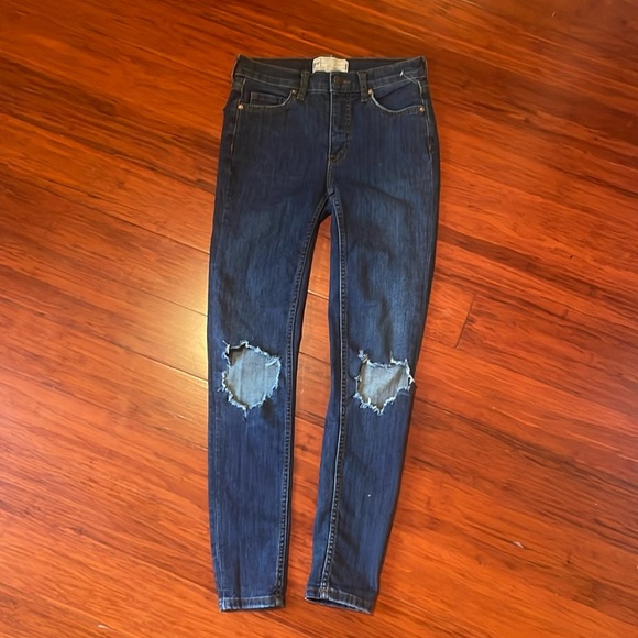Free People size 25 "Busted Knees" Jeans - Picture 2 of 9